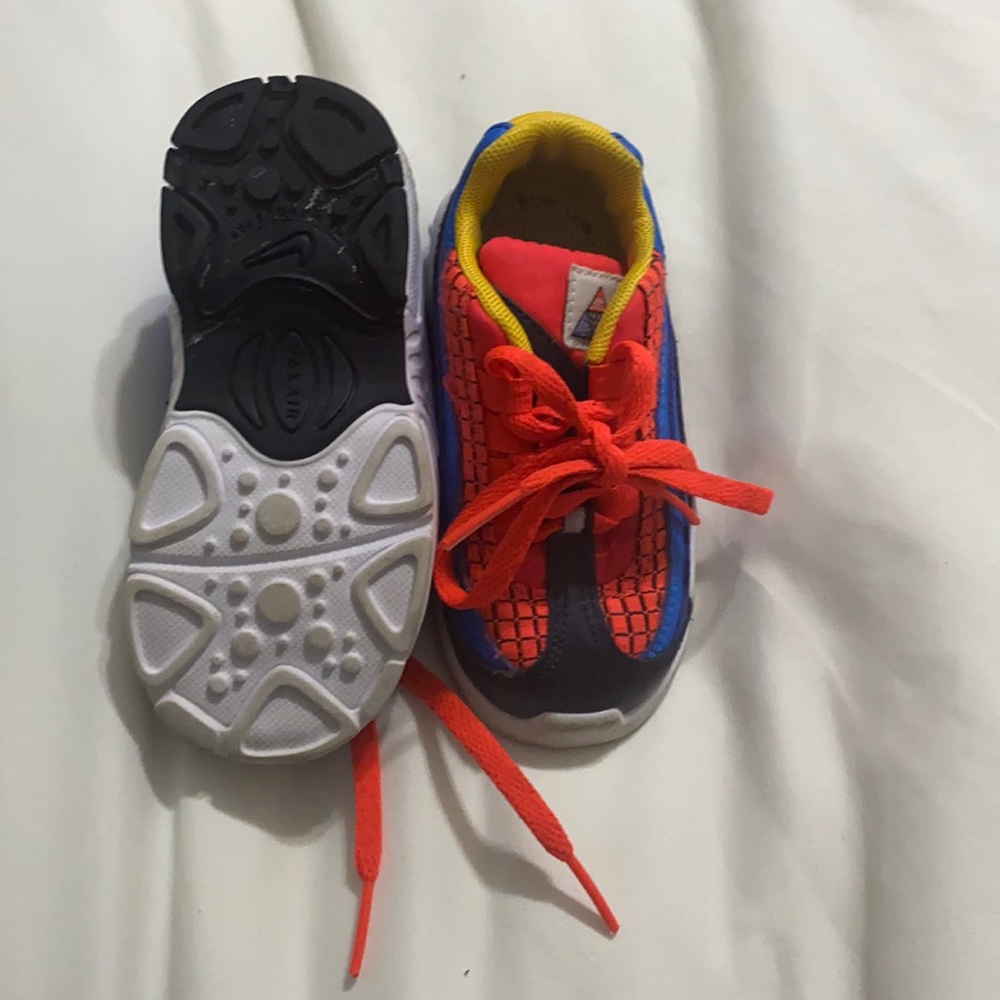 Toddler gym shoes size 7c